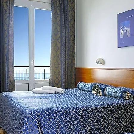 Paradiso فندق 3*