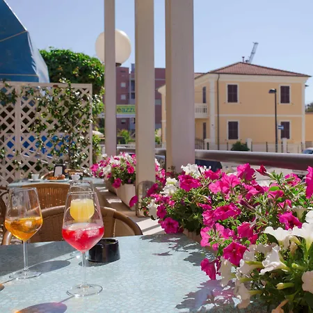 فندق Paradiso 3*